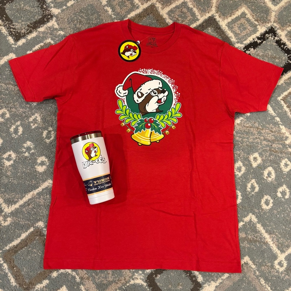NWT Buc-ee’s 2025 Christmas Holiday T-Shirt and 20oz Stainless Steel Tumbler - Picture 2 of 5